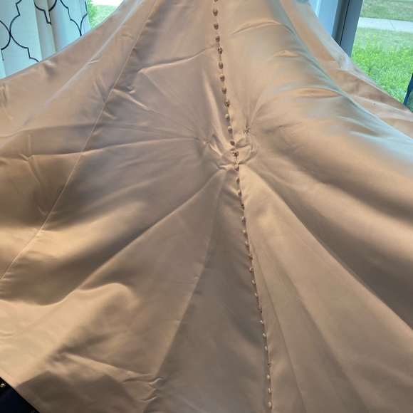 Wedding dress - Picture 7 of 10